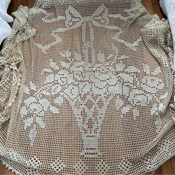 Vintage Hand Crochet Flower Basket Coverlet 57” x 83” - Picture 1 of 16